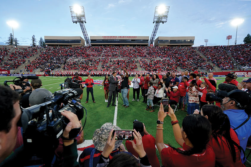 Davante Adams' jersey retired at Fresno State homecoming game