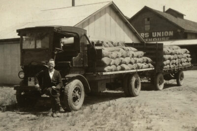 1920: First feed truck